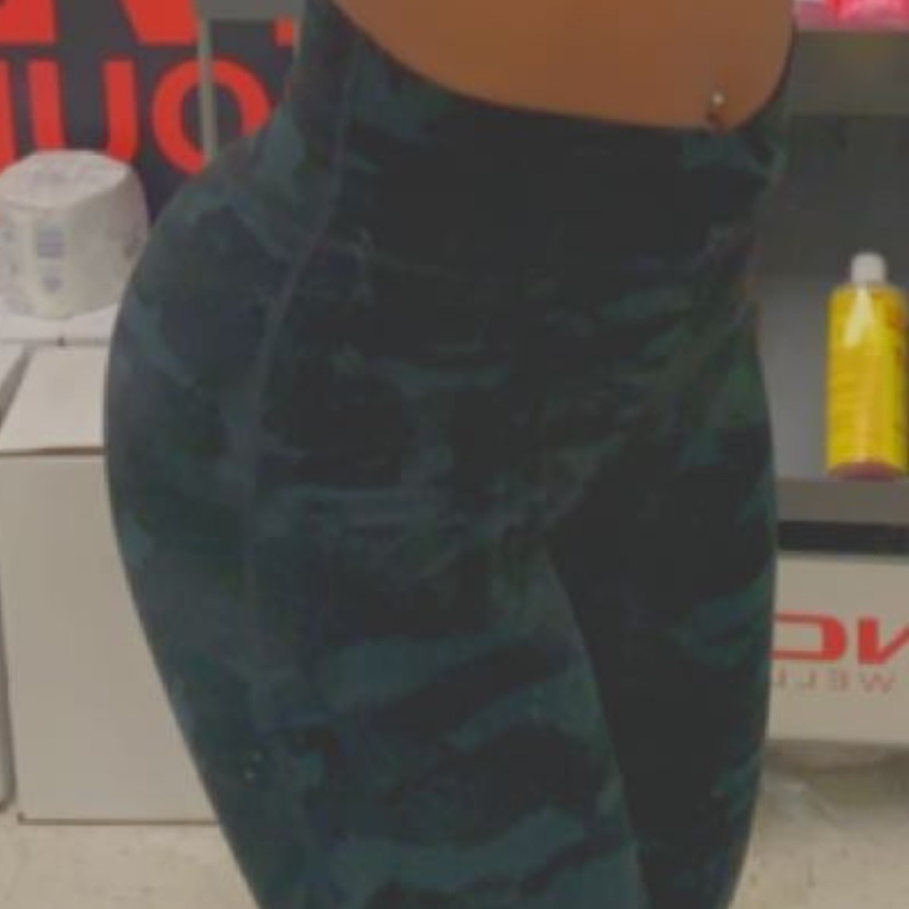 Alphalete camo leggings